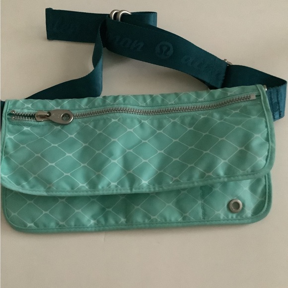 Lululemon | Pooch Bag - Picture 2 of 9